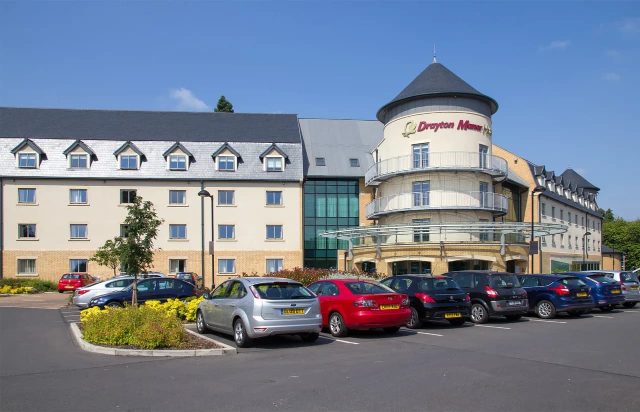 Drayton Manor Hotels: On-Site vs Nearby Tamworth Stays