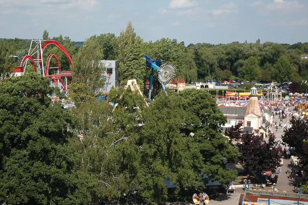 Drayton Manor Map: Park Areas and a Walking Route