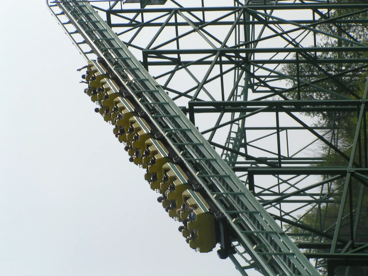 Gardaland Queue Times Guide: When to Visit to Avoid Lines