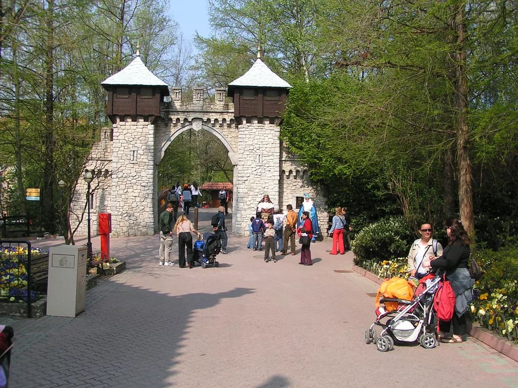 Gardaland Weather: Rain Plans and Best Months to Visit