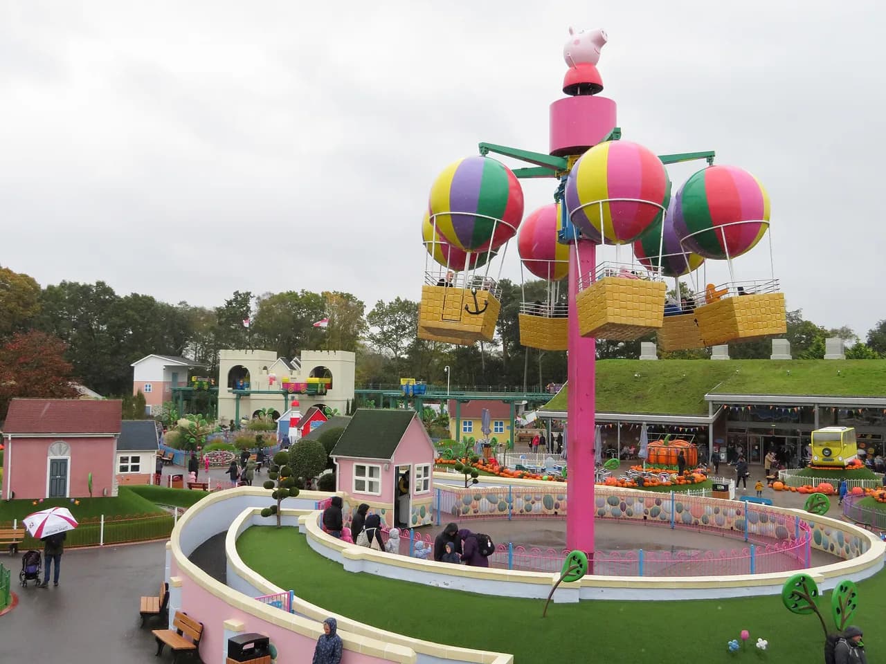 Paultons Park Guide: Rides, Tickets and Where to Stay