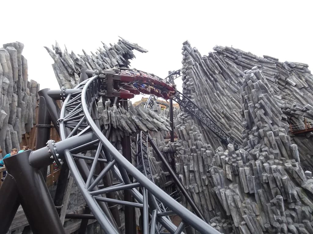Taron at Phantasialand: Ride Guide, Height Rules and Tips