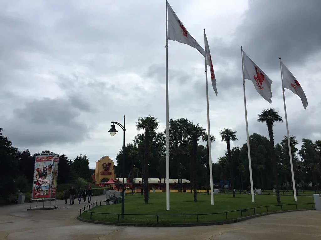 Walibi Holland Fast Track: Tiers, Prices & When to Buy