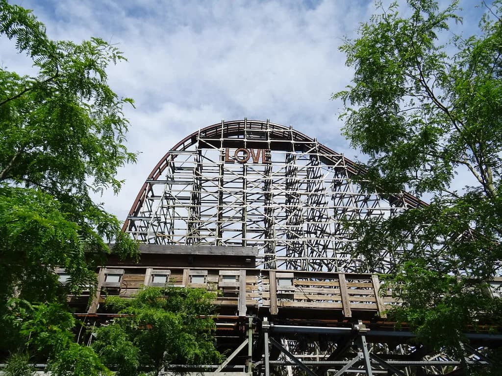 Walibi Holland Hotels: On-Site Village and Nearby Stays