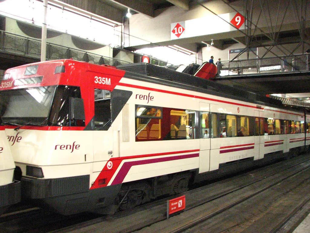 How to Get to Parque Warner Madrid: Car, Train or Bus