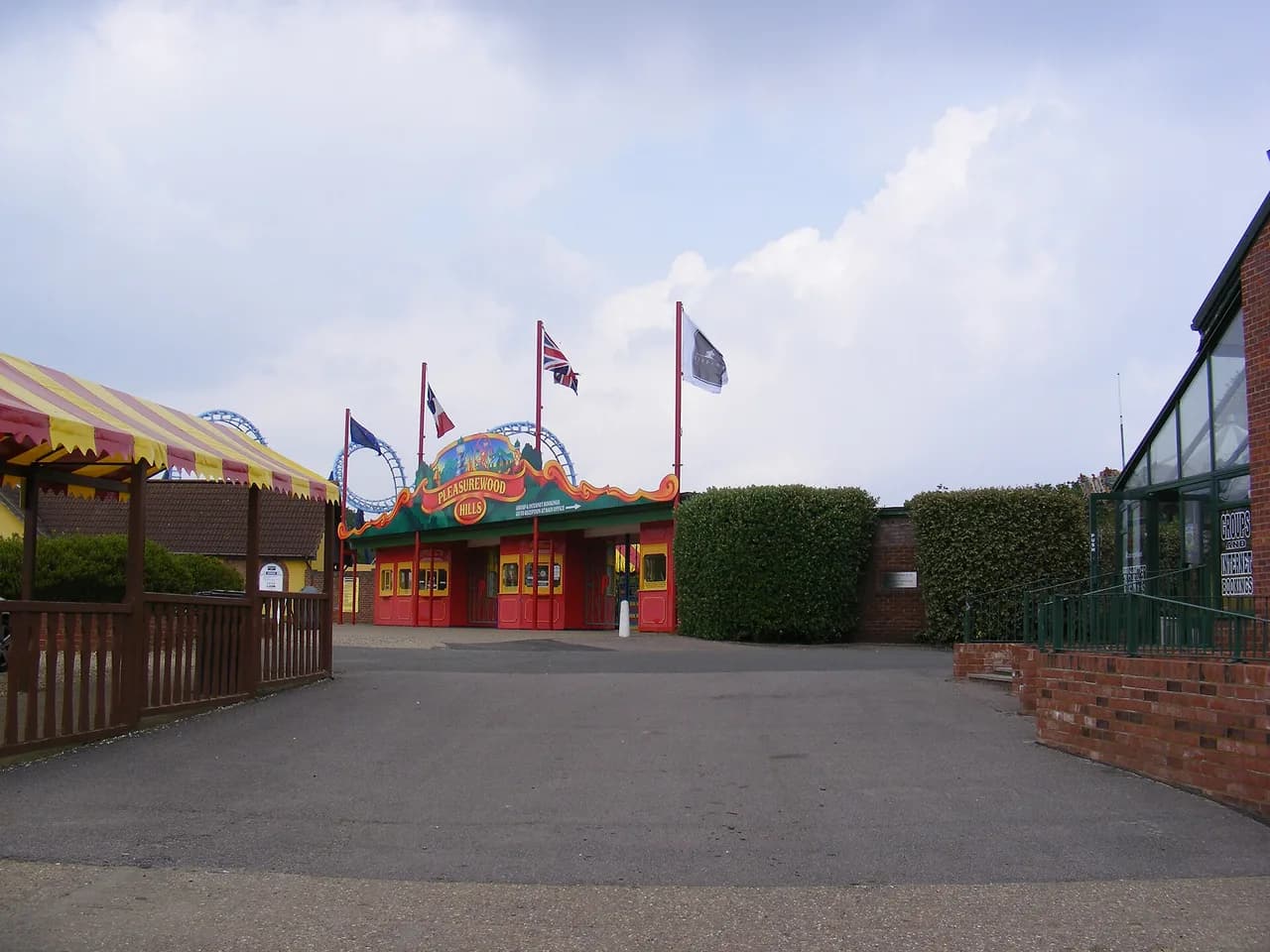 How to Get to Pleasurewood Hills: Car, Train and Bus Routes