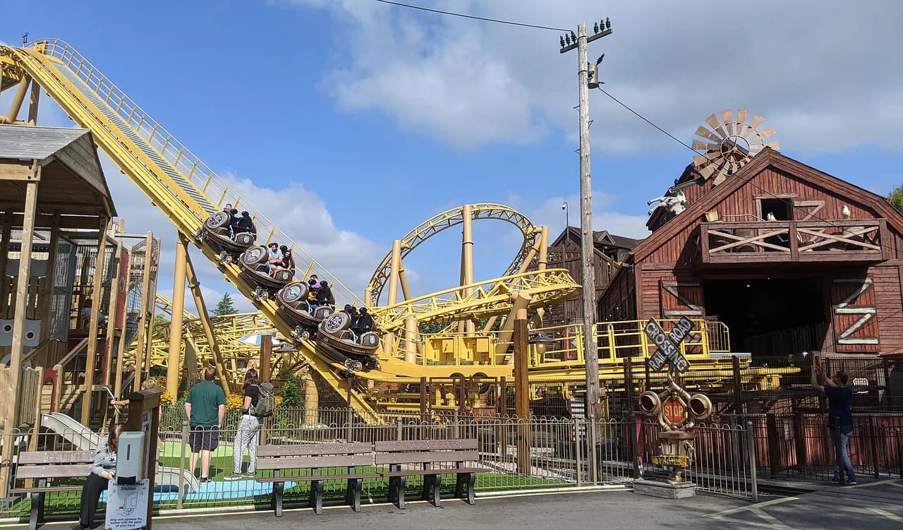Paultons Park Christmas Guide: Dates, Rides & Santa's Grotto