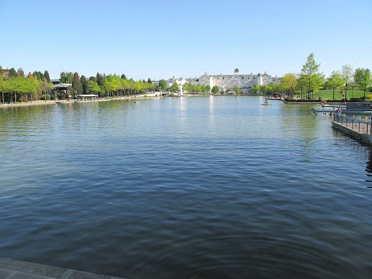 Lake of Disney Village, Disneyland Paris
