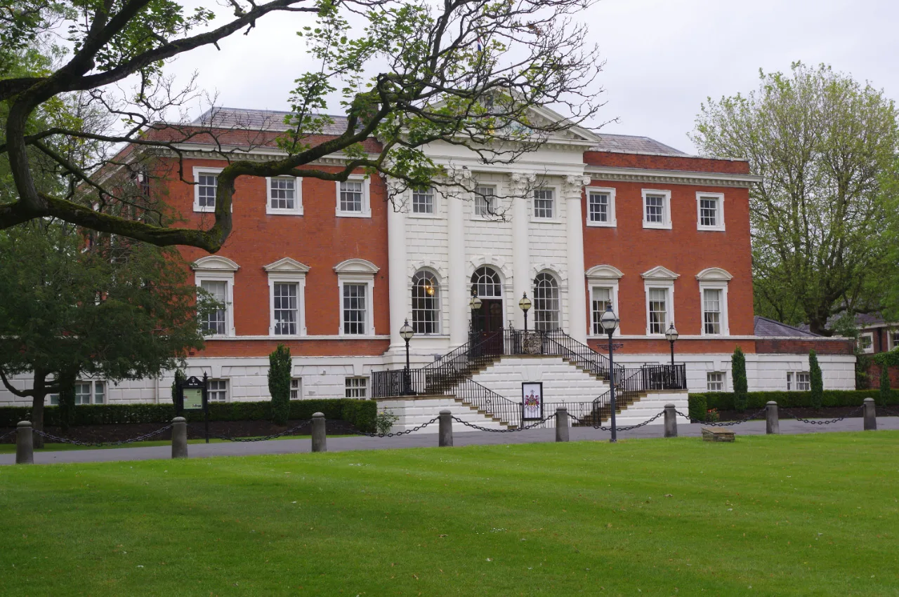 Warrington Town Hall, Gulliver's World