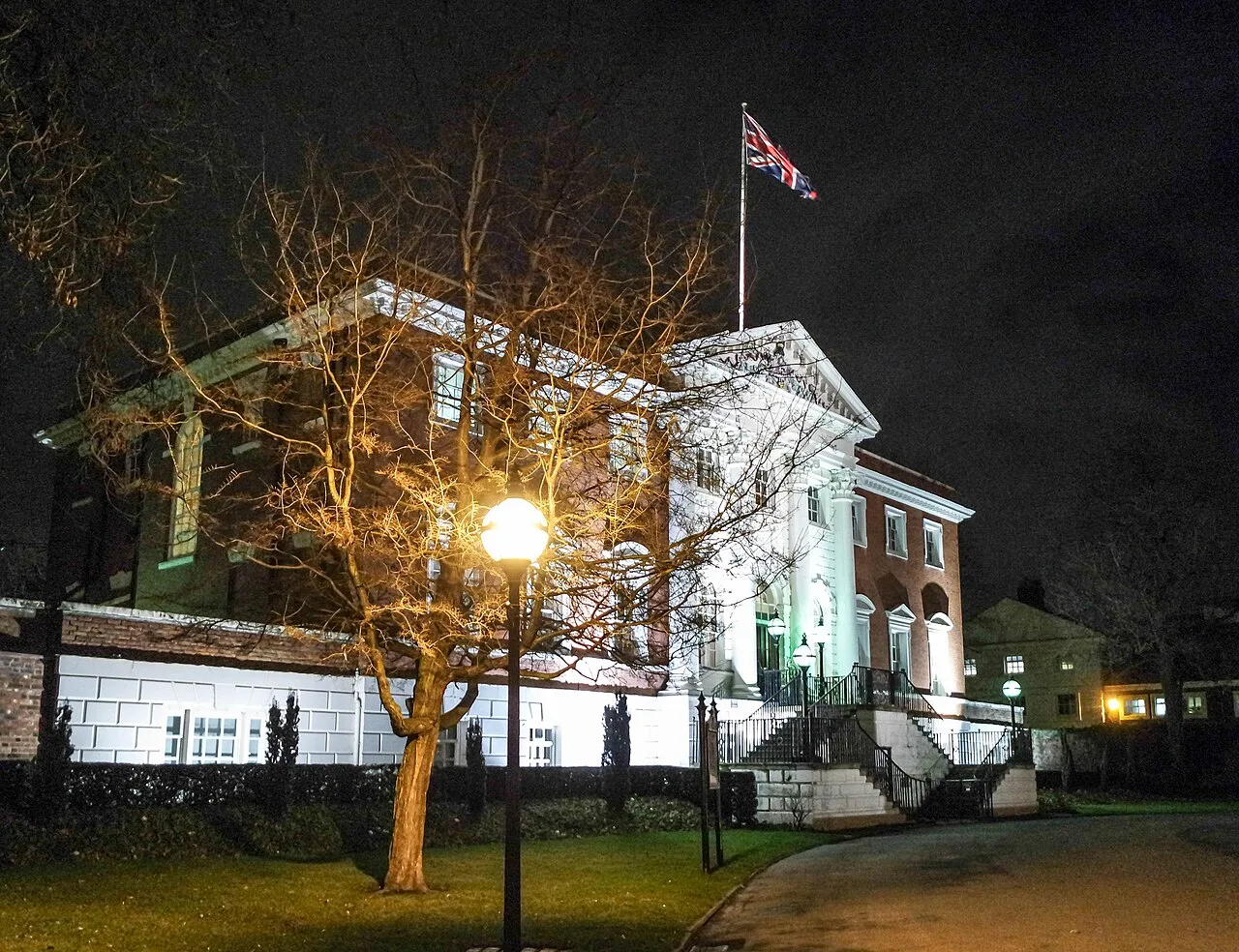 Warrington Town Hall at night, Gulliver's World