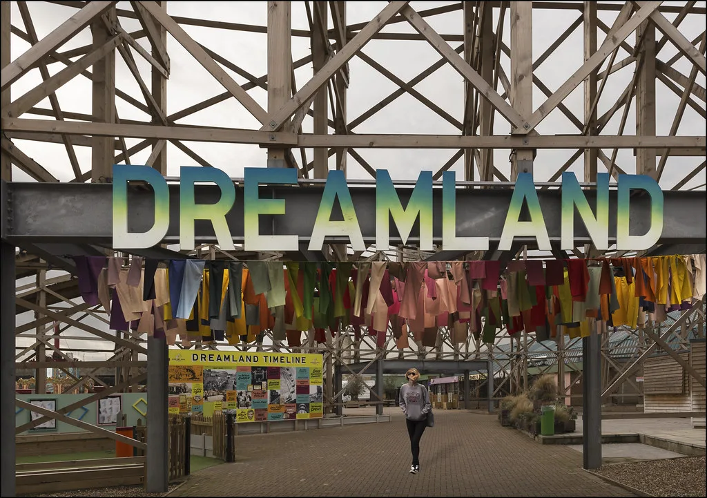 Dreamland entrance below the wooden roller coaster (bd44 2/, Dreamland Margate