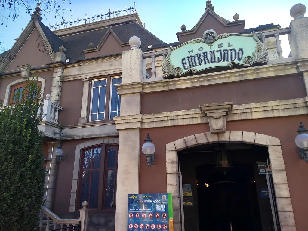 Hotel Embrujado, a madhouse at Parque Warner Madrid
