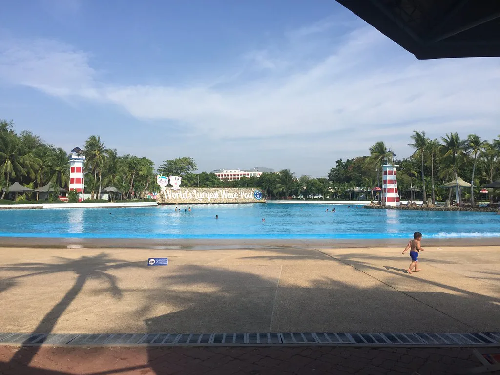 World's Largest Wave Pool at Siam Park City, Thailand
