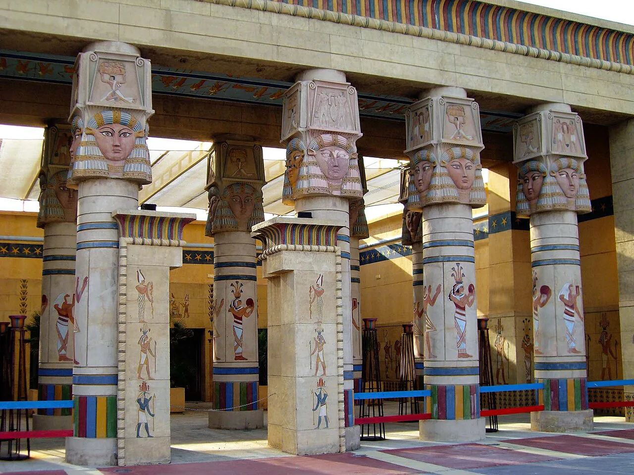 Columnas en Egipto, Terra Mítica